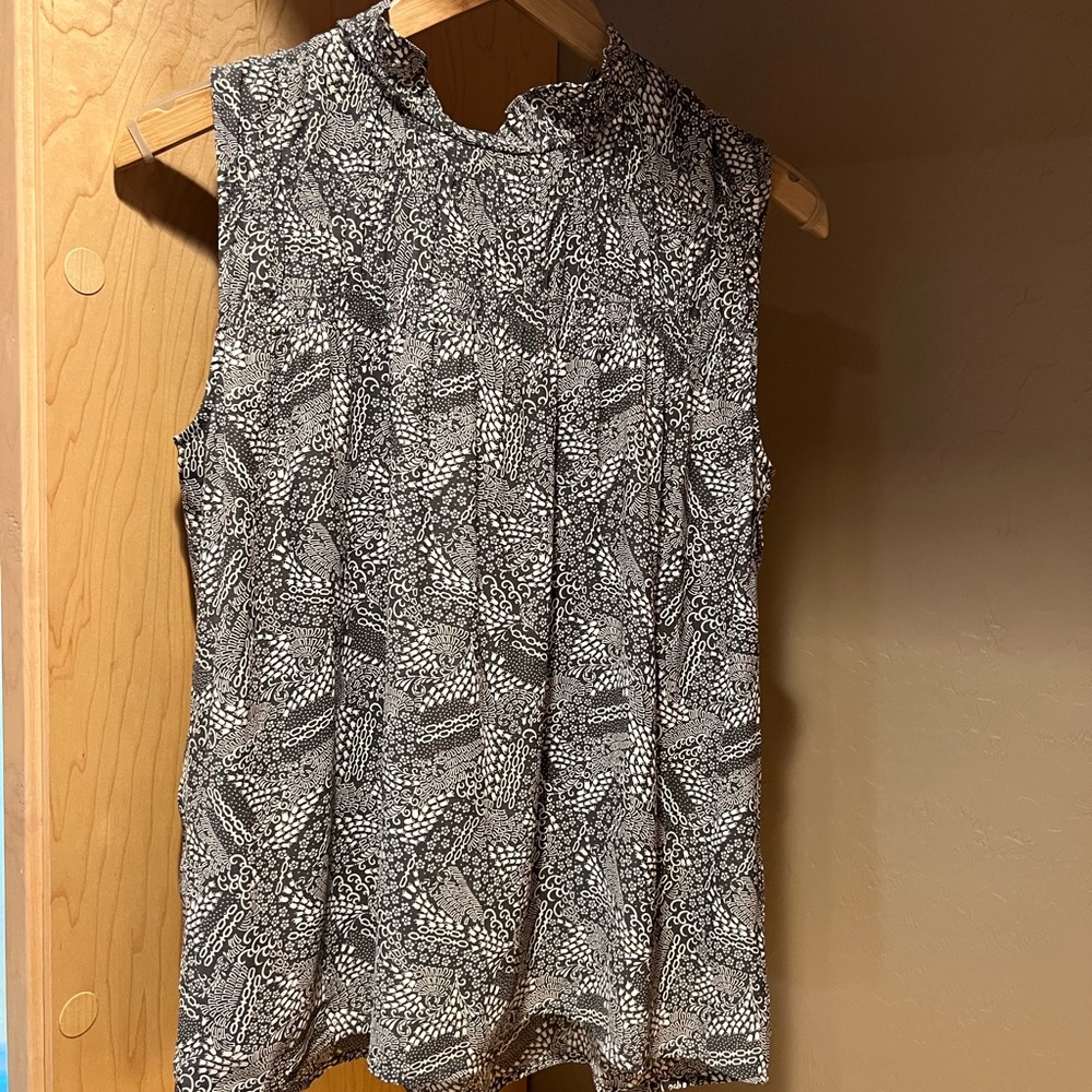 Nordstrom, treasure and bond brand, size m, sleeveless dressy blouse, grey/cream